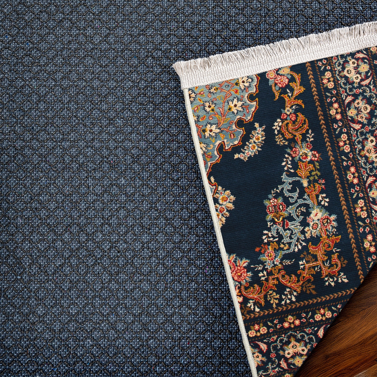 The World Is Yours Kaymaz Tabanlı Yıkanabilir Halı