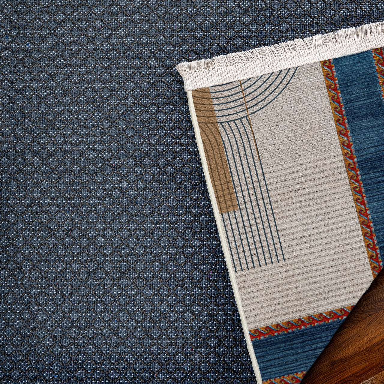 Mavi Çerçeveli Geometrik Desenli Kaymaz Tabanlı Yıkanabilir Halı