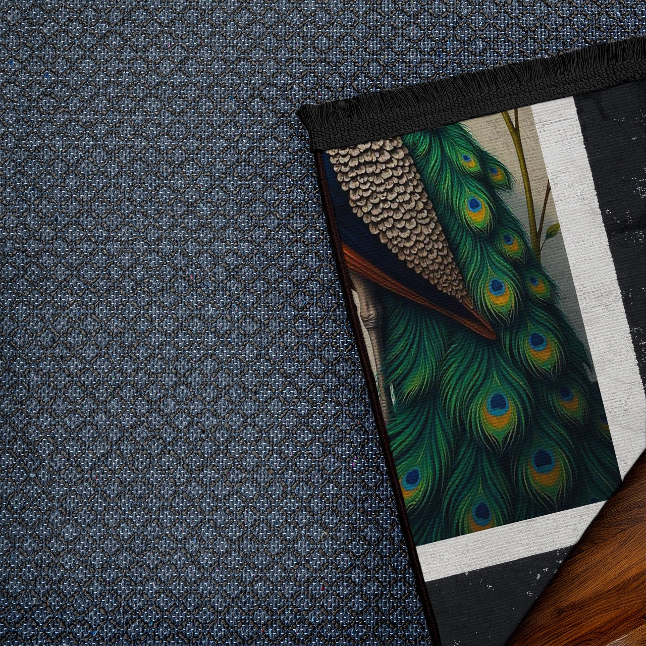 Tavus Kuşu Desenli Kaymaz Tabanlı Yıkanabilir Halı